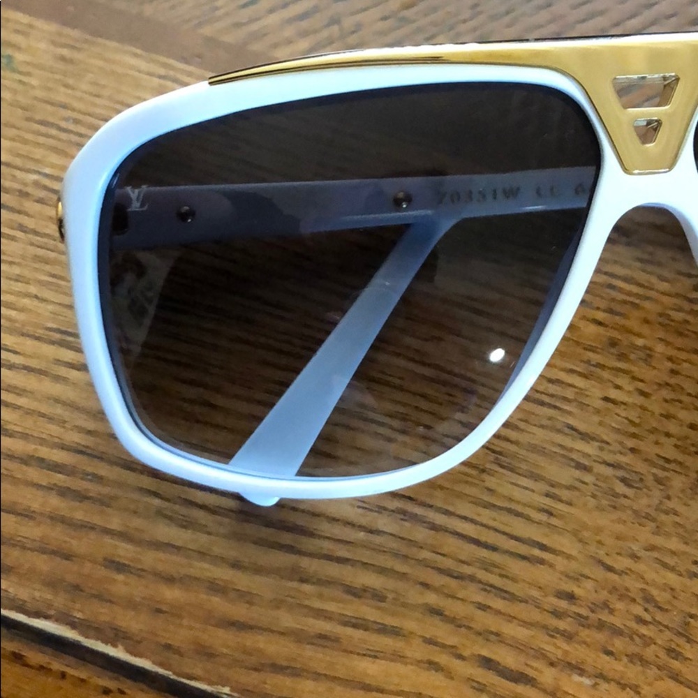 louis vuitton evidence white sunglasses - Picture 11 of 12